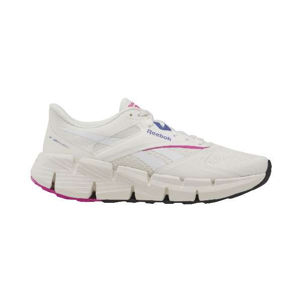No te conformes con tenis aburridos; elige los tenis con la icónica entresuela Reebok Zig ofrecen un diseño robusto que realzará tu estilo.