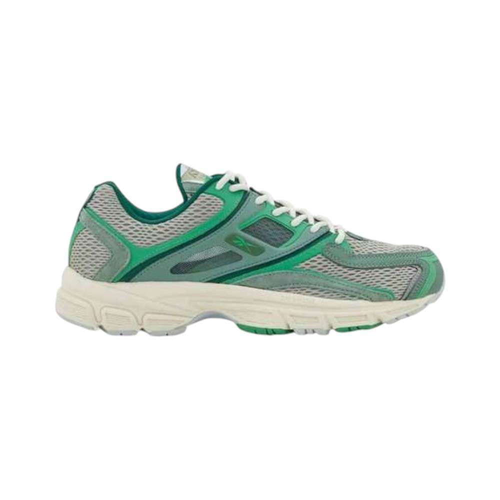 Los tenis Premier Trinity KFS incorporan un sistema de ajuste cinético que proporciona soporte y flexibilidad.