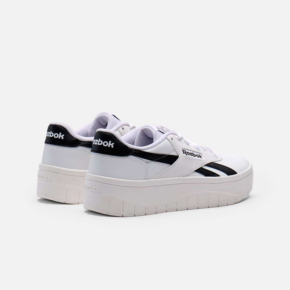 El estilo Reebok que te encanta en una silueta clásica de tenis vintage que se puede usar de manera elegante o informal. image number 1