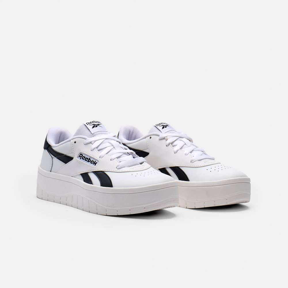 El estilo Reebok que te encanta en una silueta clásica de tenis vintage que se puede usar de manera elegante o informal. image number 2