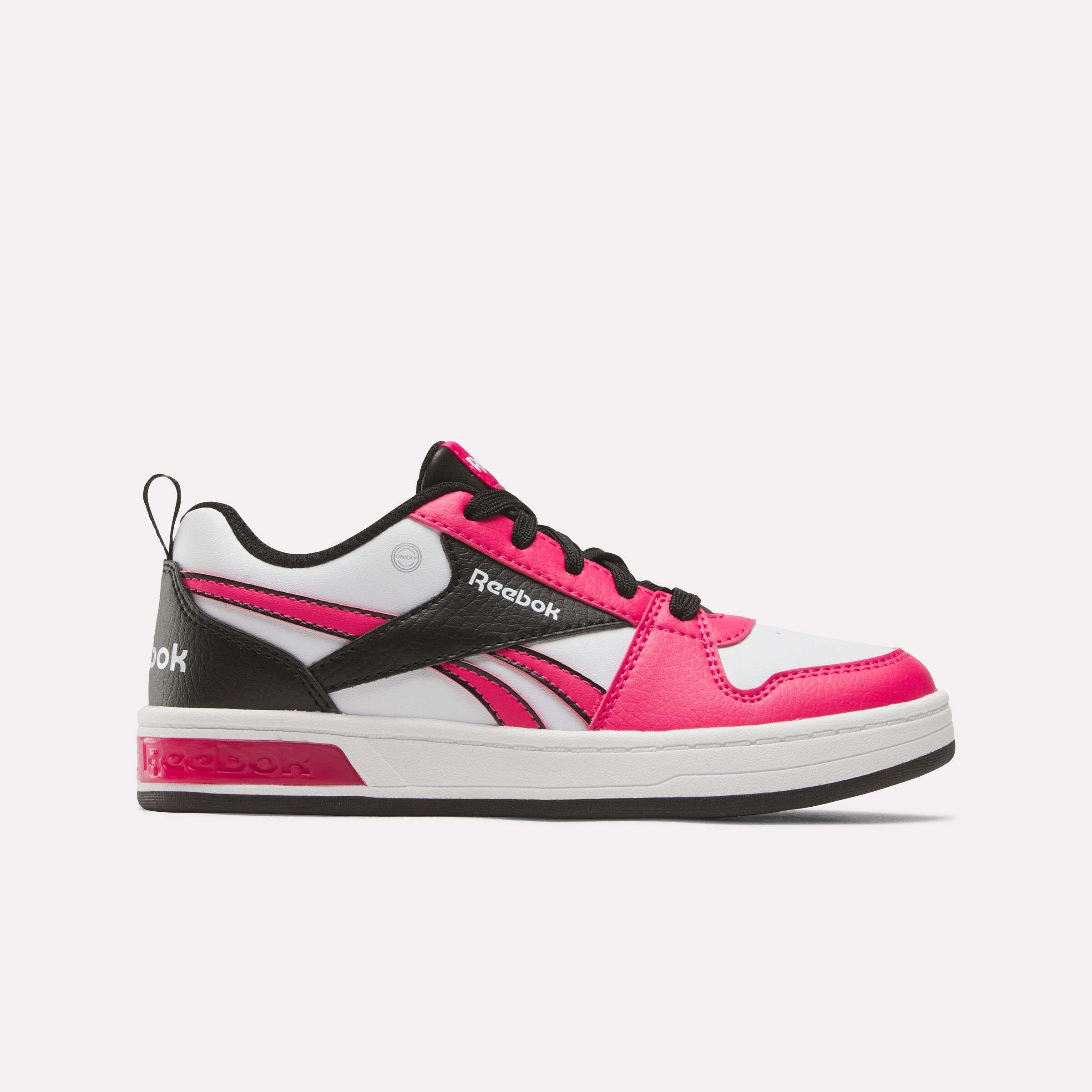 Los tenis Reebok para niños pequeños cuentan con colores y detalles divertidos, y tienen clips en el talón que se iluminan con cada paso.
