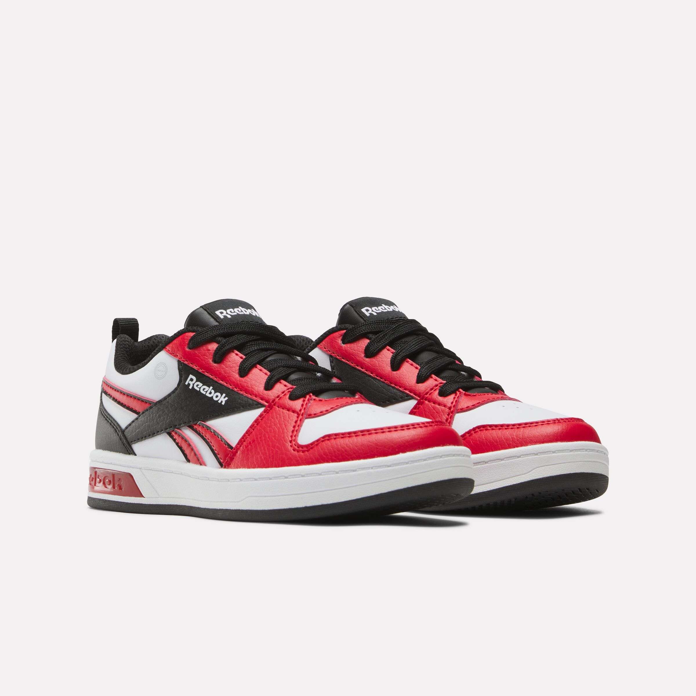 Los tenis Reebok para niños pequeños cuentan con colores y detalles divertidos, y tienen clips en el talón que se iluminan con cada paso.