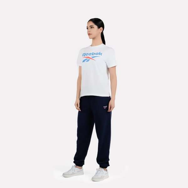 Playera Classics Identity image number 3