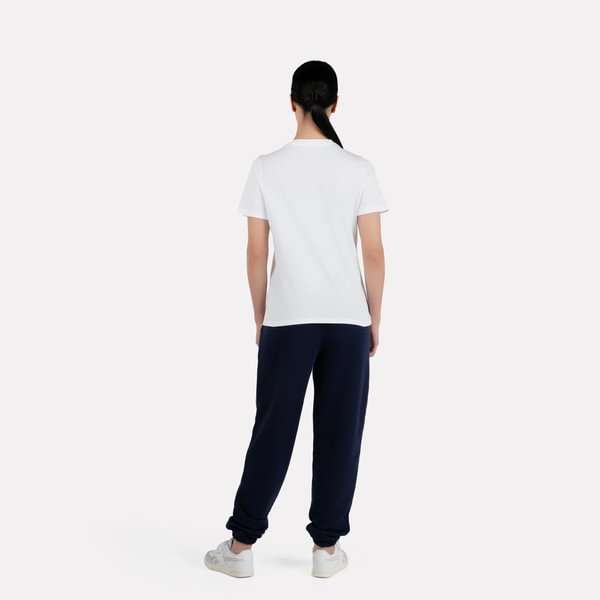 Playera Classics Identity image number 4