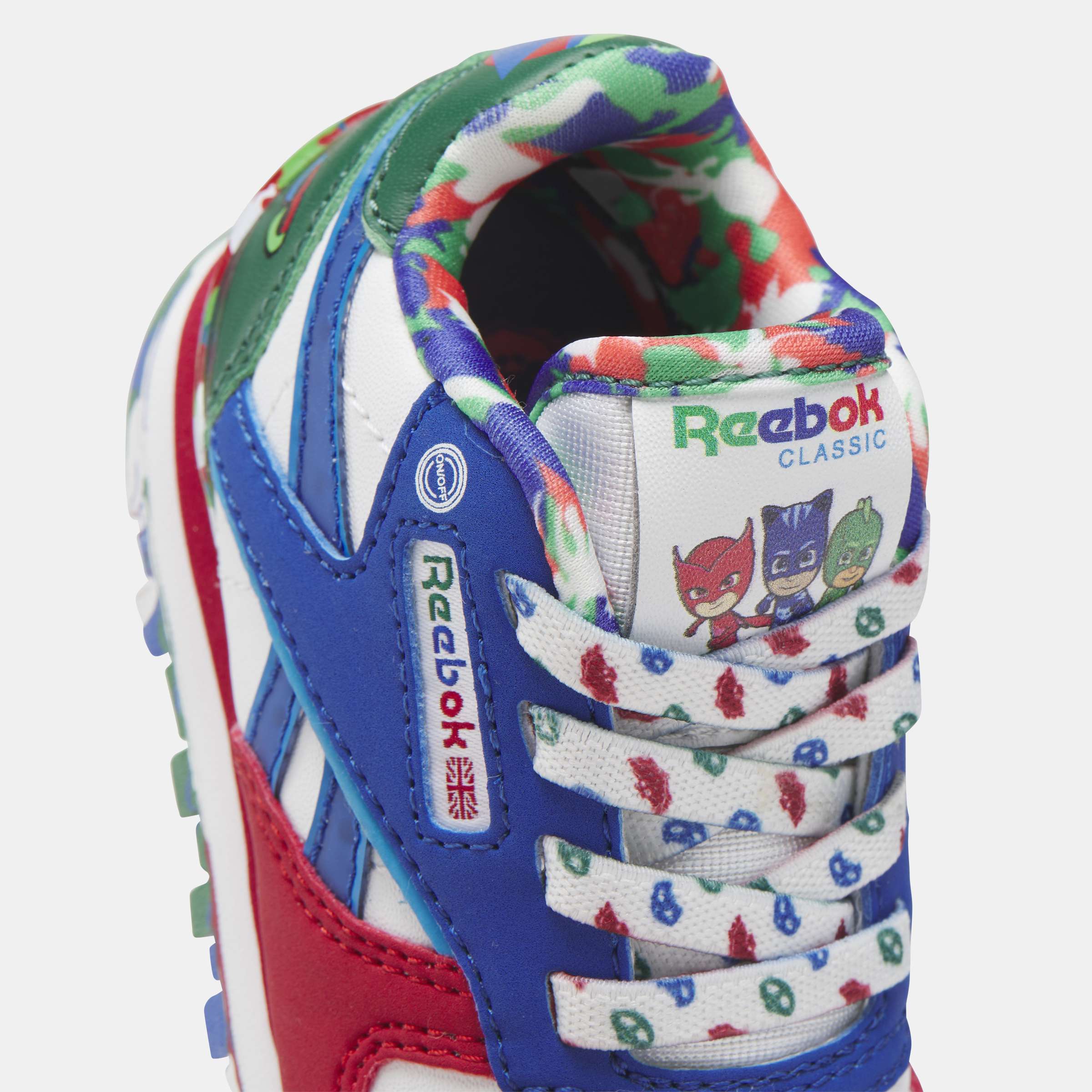 Los tenis Reebok para niños pequeños cuentan con colores y detalles divertidos, y tienen clips en el talón que se iluminan con cada paso. image number 5