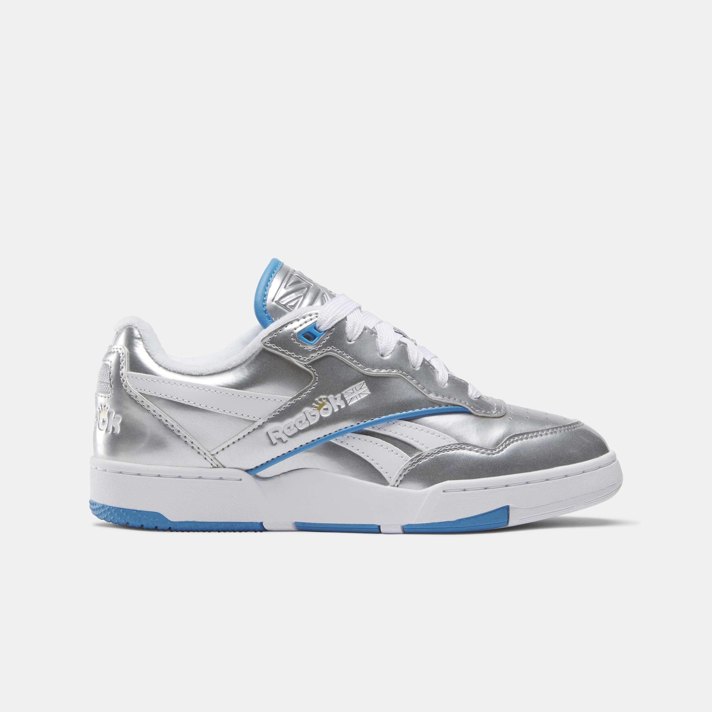 Siéntete como si hubieras encontrado un par de tenis Reebok antiguos en el sótano de alguien. Esa es la vibra de tus próximos BB 4000 II.
