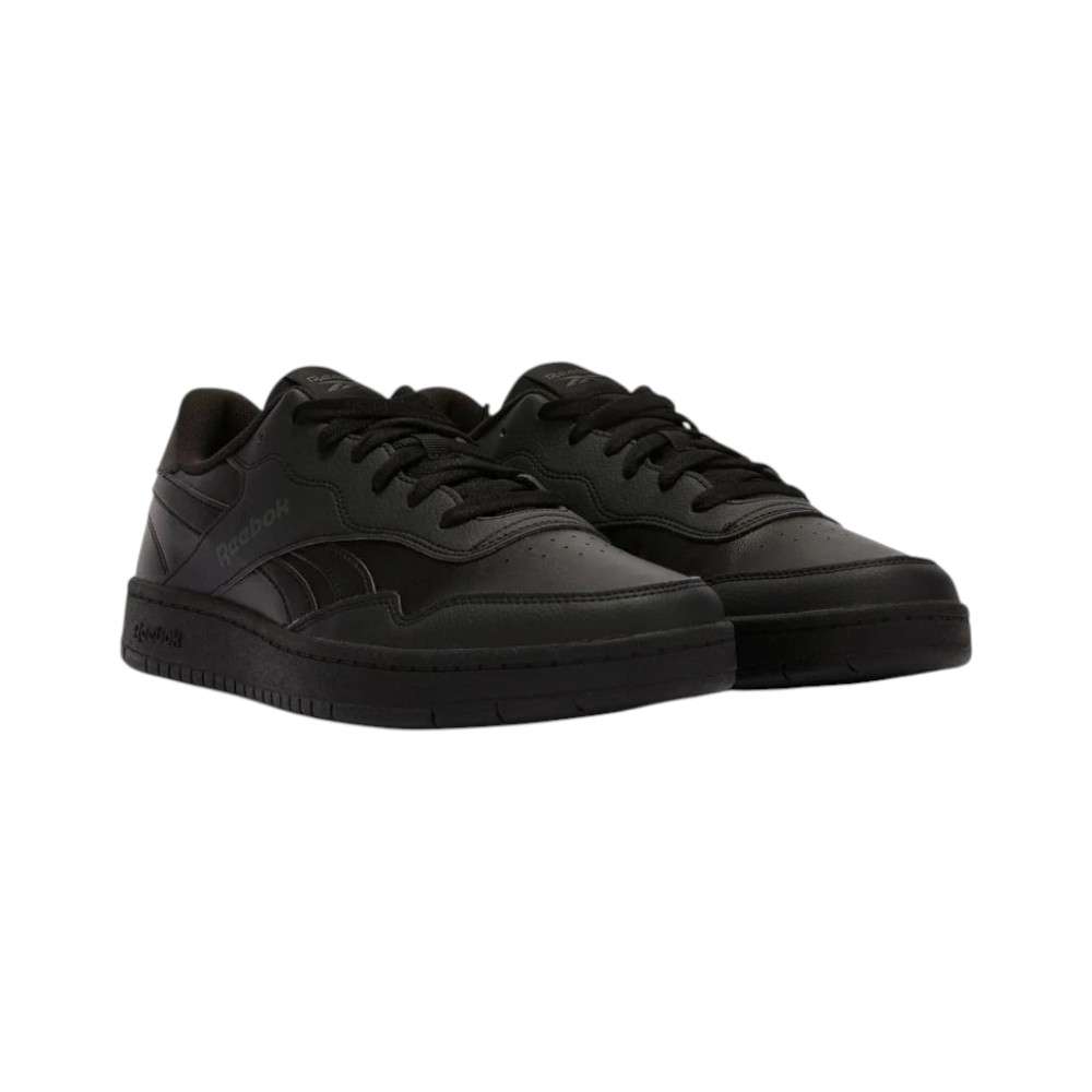 Los tenis Reebok BB1000 combinan un estilo clásico de baloncesto con un diseño funcional para el día a día.