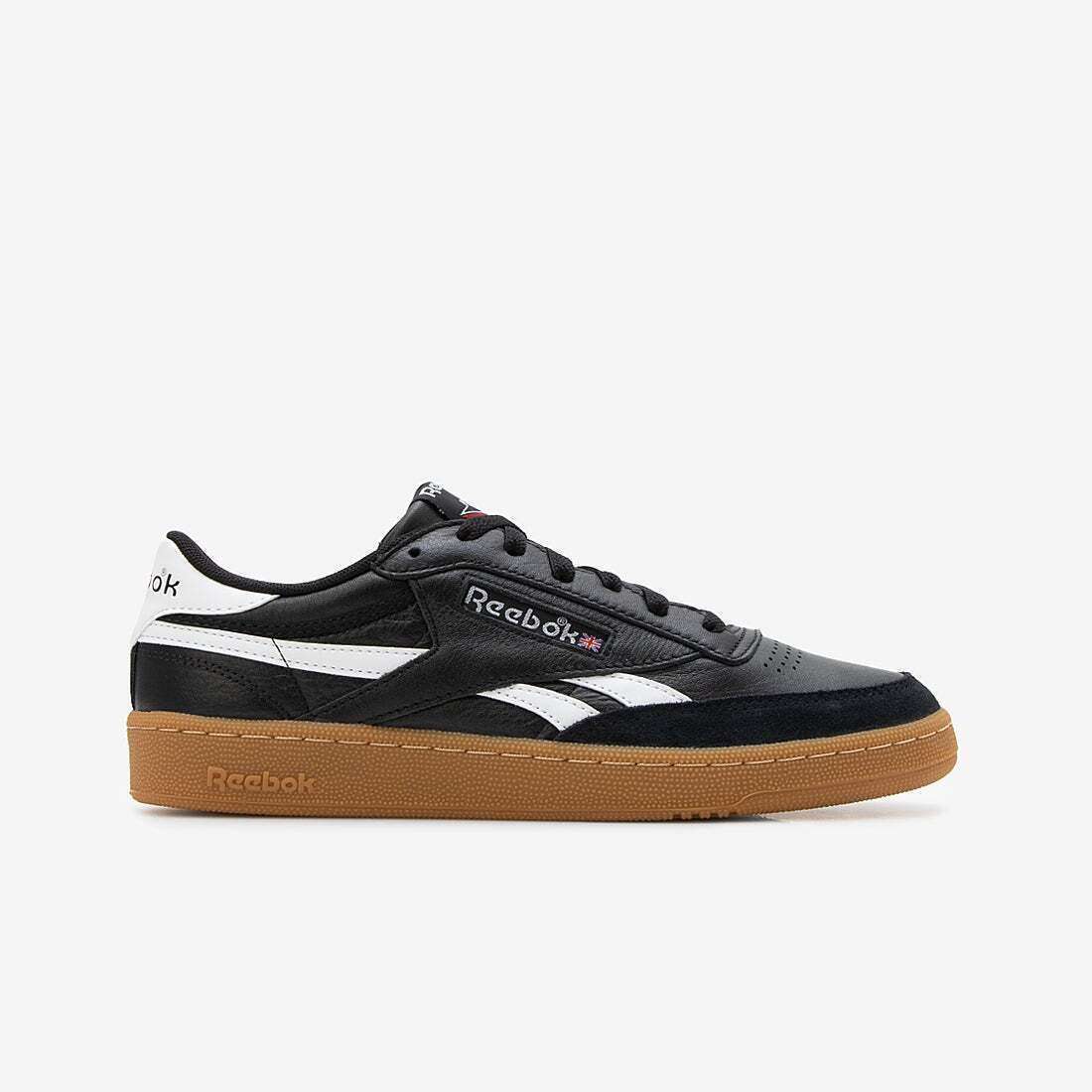 Tenis casuales inspirados en los años 80, con parte superior de cuero suave y rayas laterales de contraste.