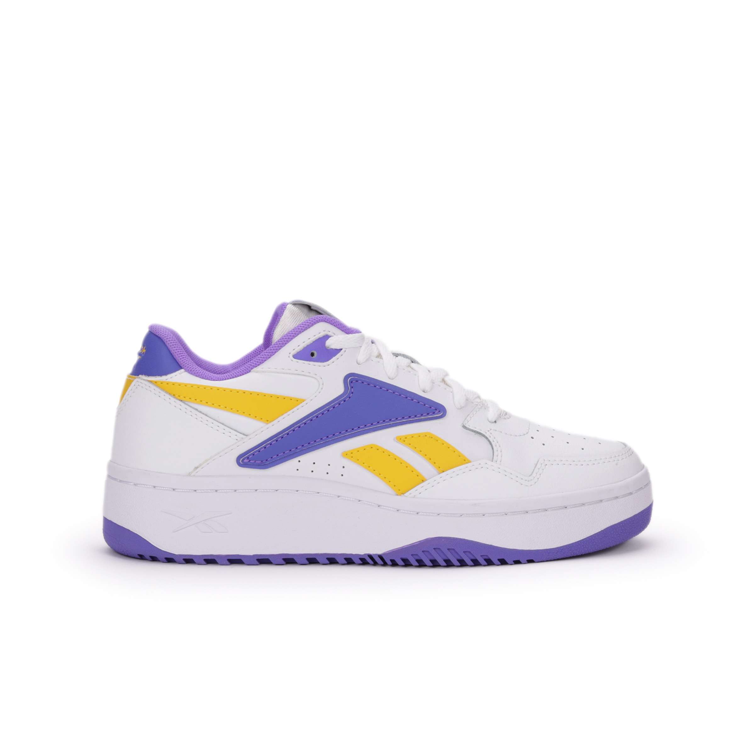 Inspirados en el legado de Reebok de los años 90, reinventan un estilo clásico de baloncesto con una parte superior de cuero suave.
