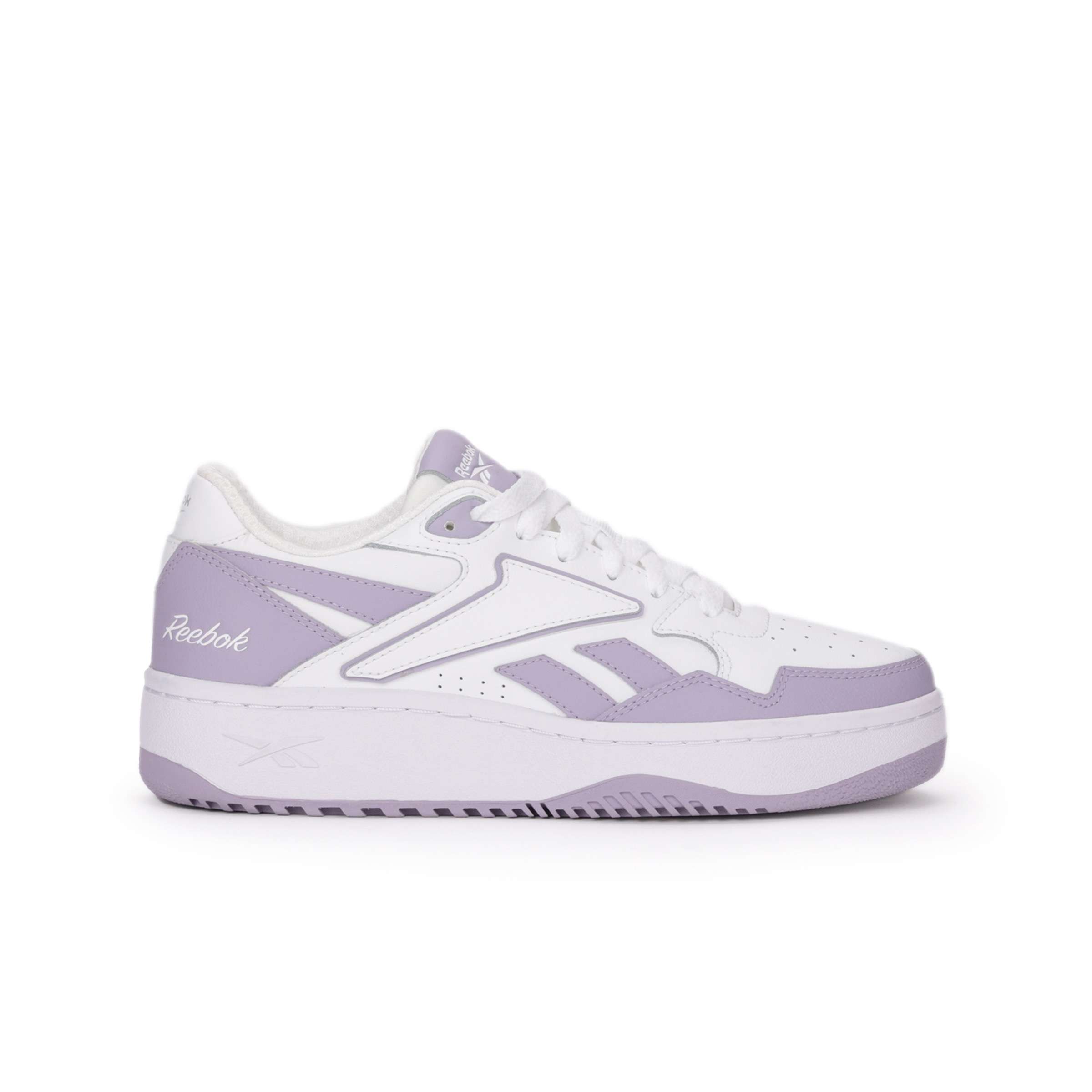 Inspirados en el legado de Reebok de los años 90, reinventan un estilo clásico de baloncesto con una parte superior de cuero suave.