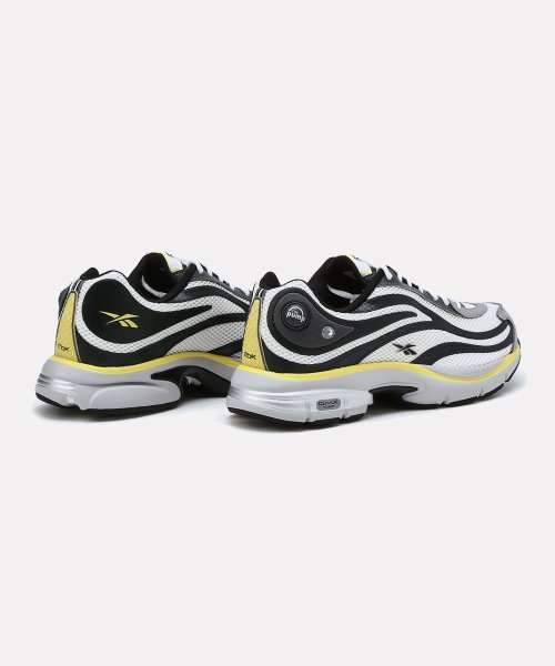 Inspirados en diseños de running de los 2000, cuentan con un tobillo acolchado y tecnología de sujeción personalizada de Reebok. image number 1