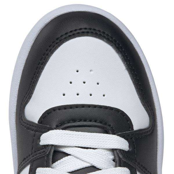 Estos tenis para niños mantienen su estilo en el patio de recreo, una silueta inspirada en la cancha. image number 4