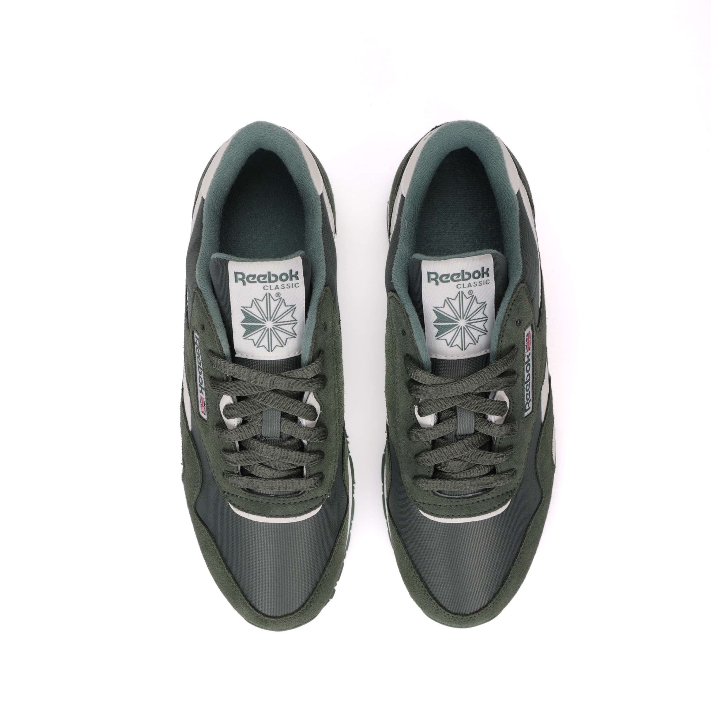 La parte superior posee una mezcla maestra de nylon y suede para un estilo retro lujoso, ¿hace falta decir más? image number 5