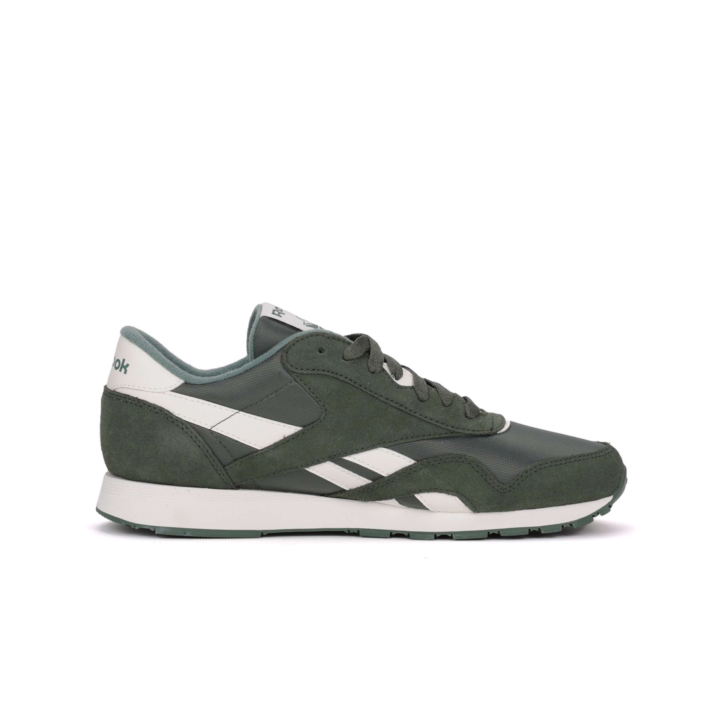 La parte superior posee una mezcla maestra de nylon y suede para un estilo retro lujoso, ¿hace falta decir más? image number 1