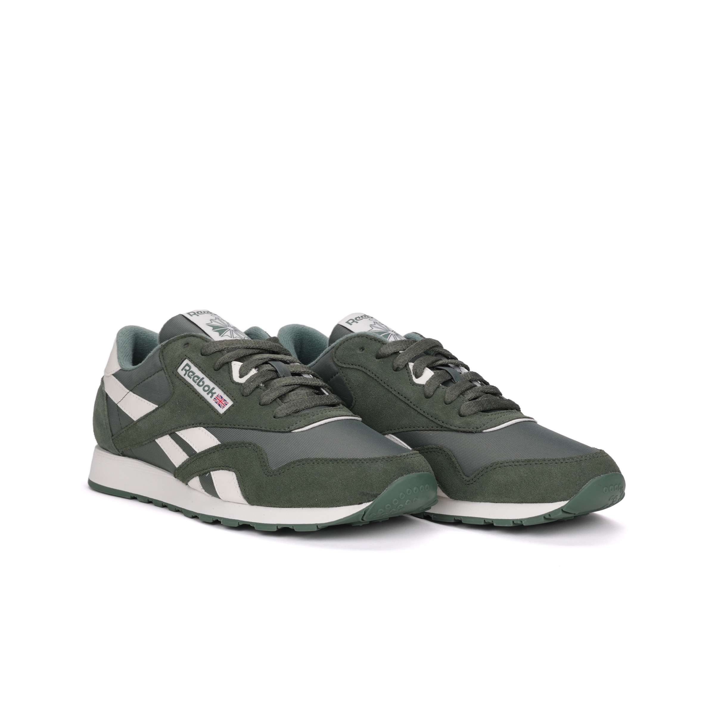 La parte superior posee una mezcla maestra de nylon y suede para un estilo retro lujoso, ¿hace falta decir más? image number 2