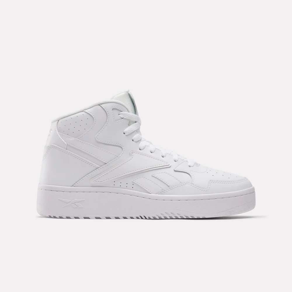 Inspirados en el legado de Reebok de los años 90, reinventan un estilo clásico de baloncesto con una parte superior de cuero suave.