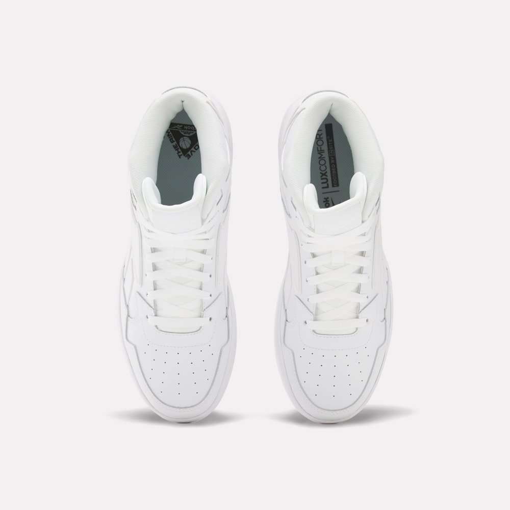 Inspirados en el legado de Reebok de los años 90, reinventan un estilo clásico de baloncesto con una parte superior de cuero suave. image number 3