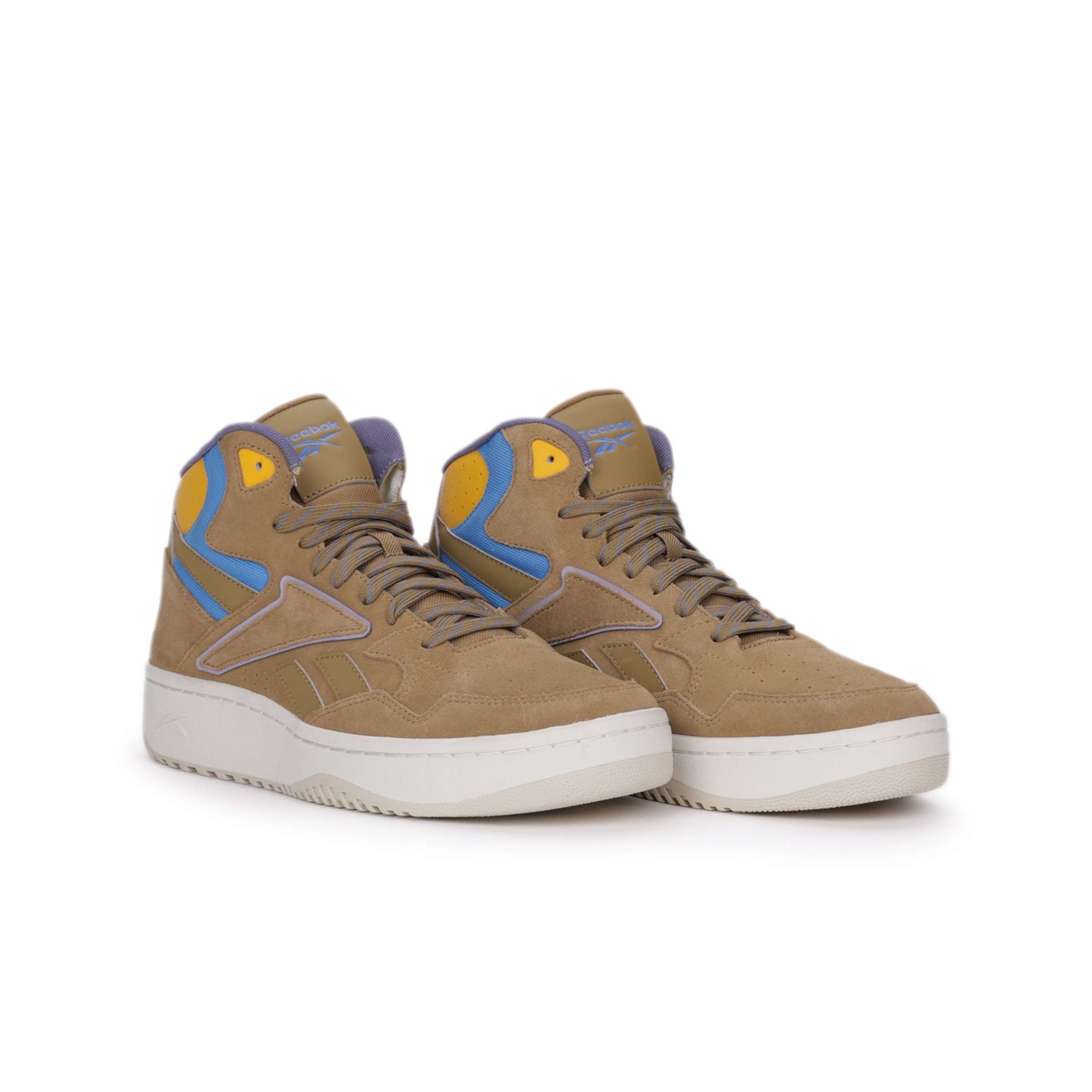 Inspirados en el legado de Reebok de los años 90, reinventan un estilo clásico de baloncesto con una parte superior de cuero suave.