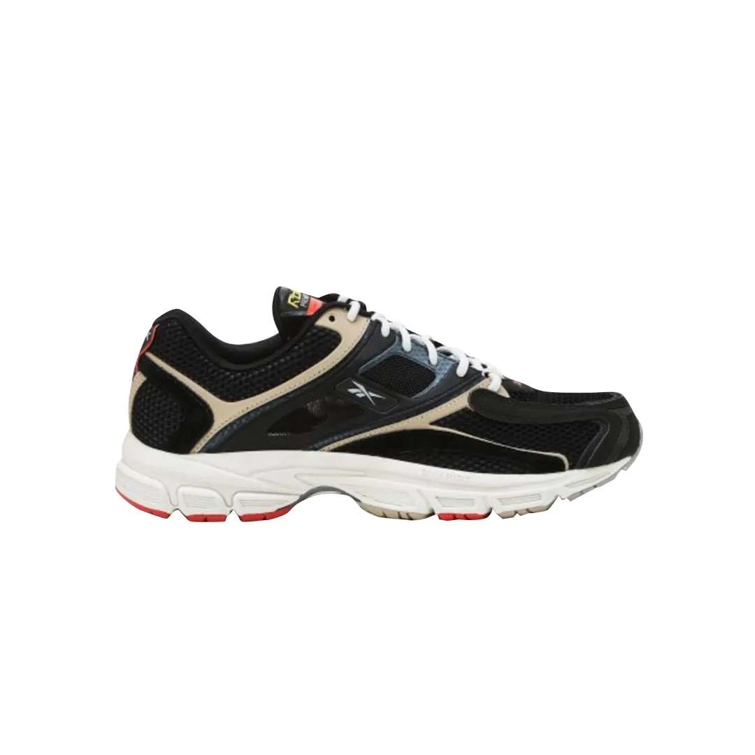 Los tenis Premier Trinity KFS incorporan un sistema de ajuste cinético que proporciona soporte y flexibilidad.
