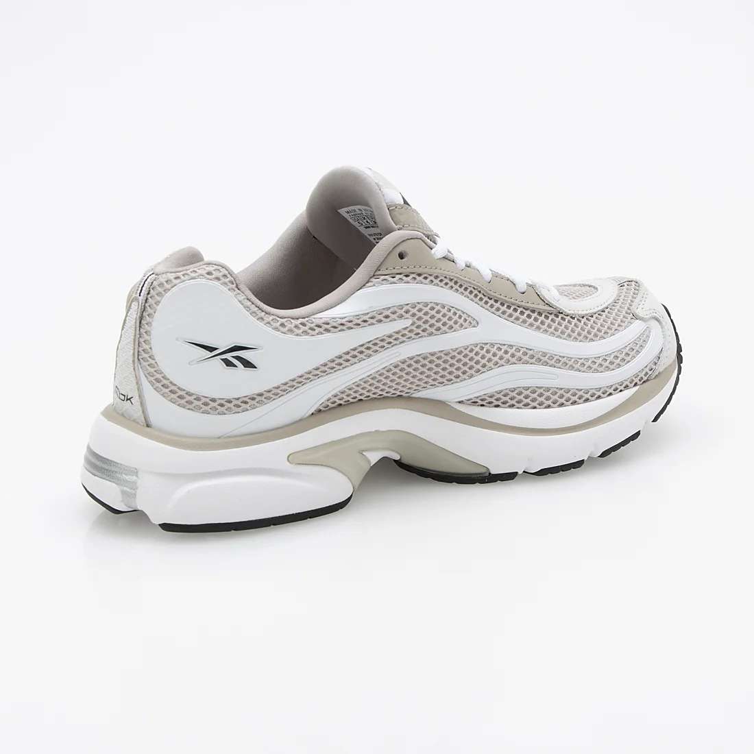 Inspirados en diseños de running de los 2000, cuentan con un tobillo acolchado y tecnología de sujeción personalizada de Reebok. image number 1