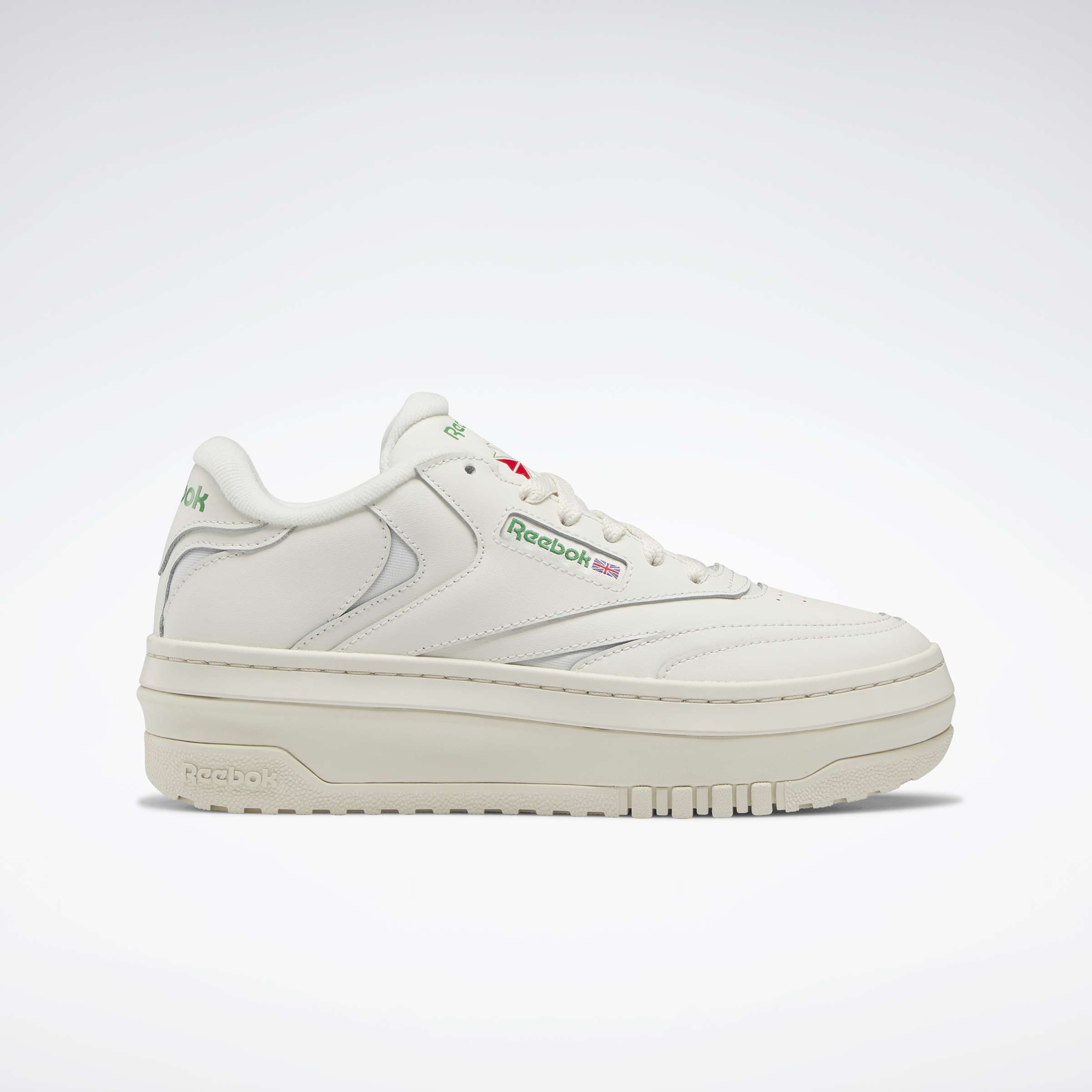 Ser súper extra es algo bueno. Estos zapatos Club C Extra lo demuestran. Una entresuela de plataforma exagerada te brinda un punto de vista elevado.