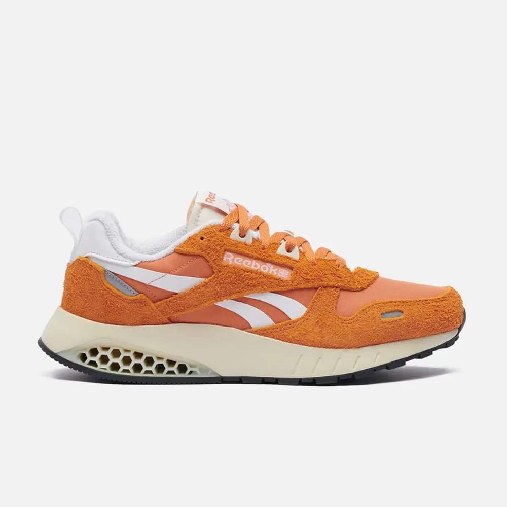 Estos tenis de cuero clásico, mejorados con Hexalite, ofrecen una sensación futurista con su amortiguación en forma de panal. image number 0