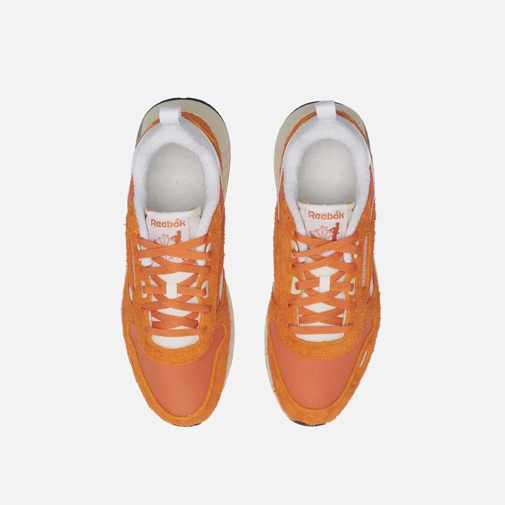 Estos tenis de cuero clásico, mejorados con Hexalite, ofrecen una sensación futurista con su amortiguación en forma de panal. image number 3