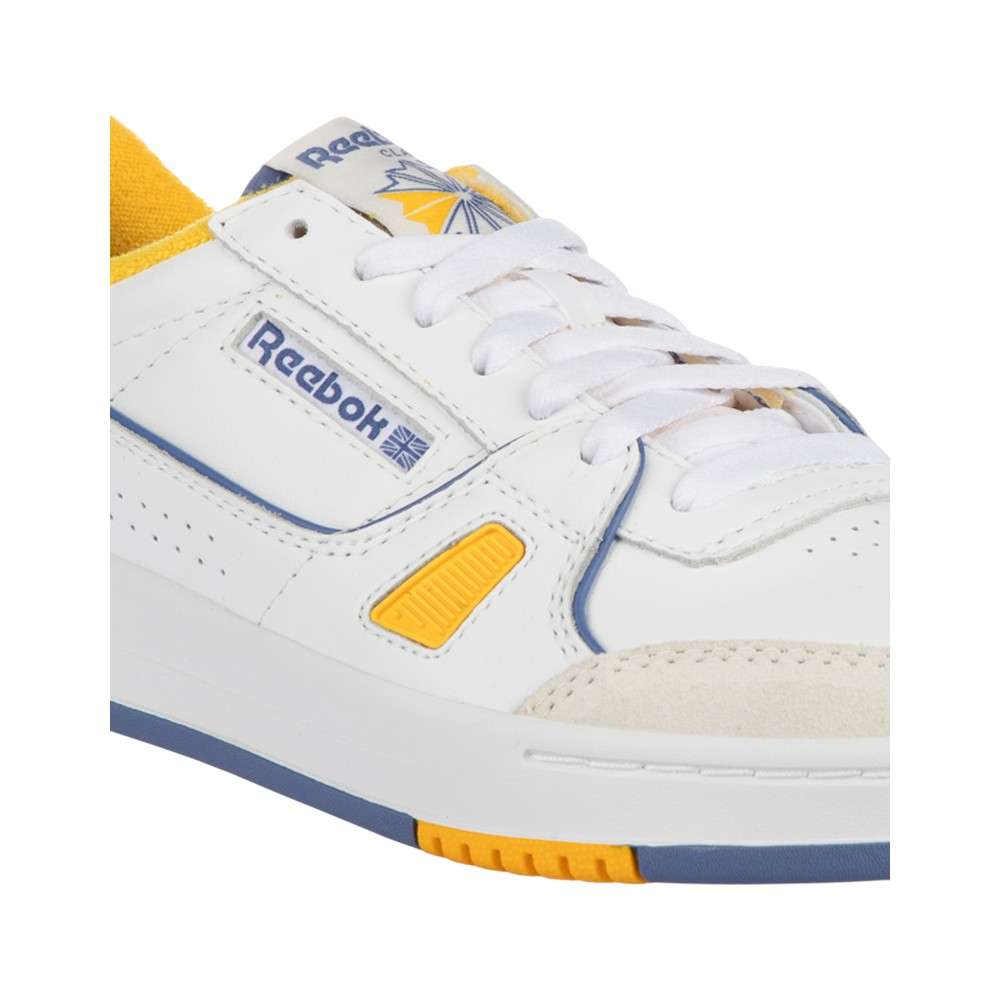 Los tenis LT Court reflejan el legado deportivo de Reebok sacada de los archivos de los años 90 y el Y2K, inspirado en las camisetas de competencia. image number 5