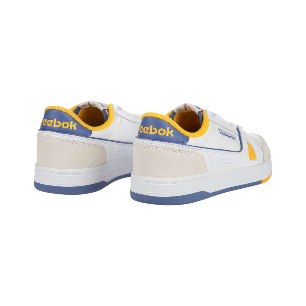 Los tenis LT Court reflejan el legado deportivo de Reebok sacada de los archivos de los años 90 y el Y2K, inspirado en las camisetas de competencia. image number 2