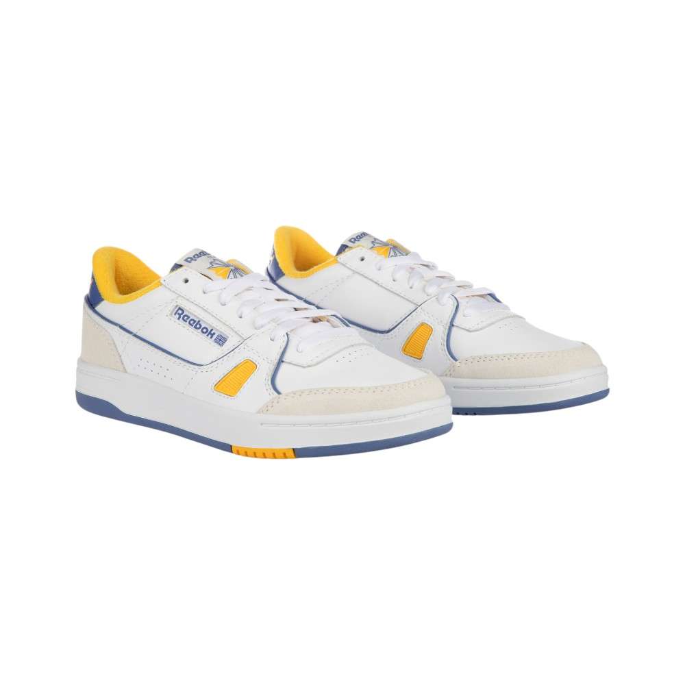 Los tenis LT Court reflejan el legado deportivo de Reebok sacada de los archivos de los años 90 y el Y2K, inspirado en las camisetas de competencia. image number 1