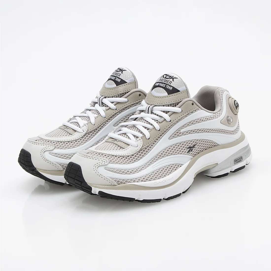 Inspirados en diseños de running de los 2000, cuentan con un tobillo acolchado y tecnología de sujeción personalizada de Reebok. image number 2