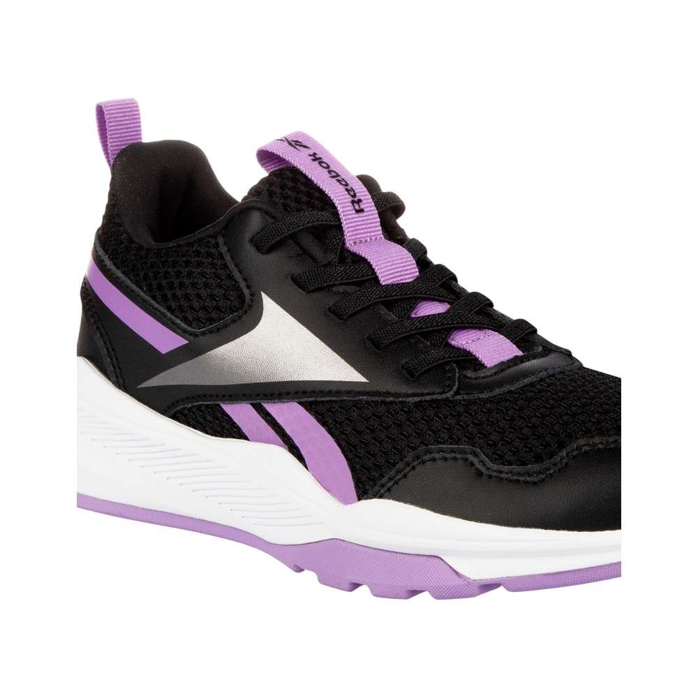 Tu hijo está en movimiento y estos zapatos Reebok para los peques de la casa le brindan el soporte que necesita para jugar todo el día. image number 3