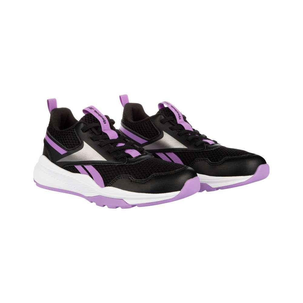 Tu hijo está en movimiento y estos zapatos Reebok para los peques de la casa le brindan el soporte que necesita para jugar todo el día.