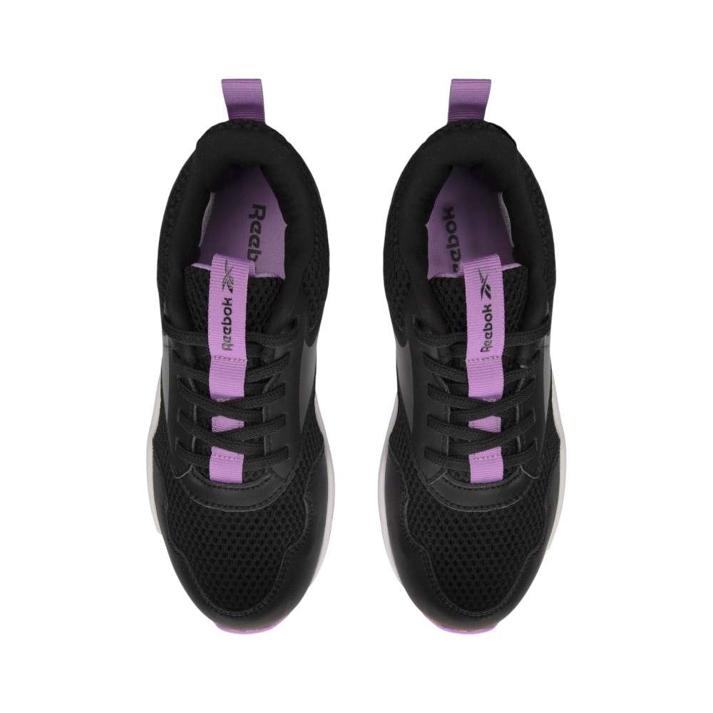 Tu hijo está en movimiento y estos zapatos Reebok para los peques de la casa le brindan el soporte que necesita para jugar todo el día. image number 4