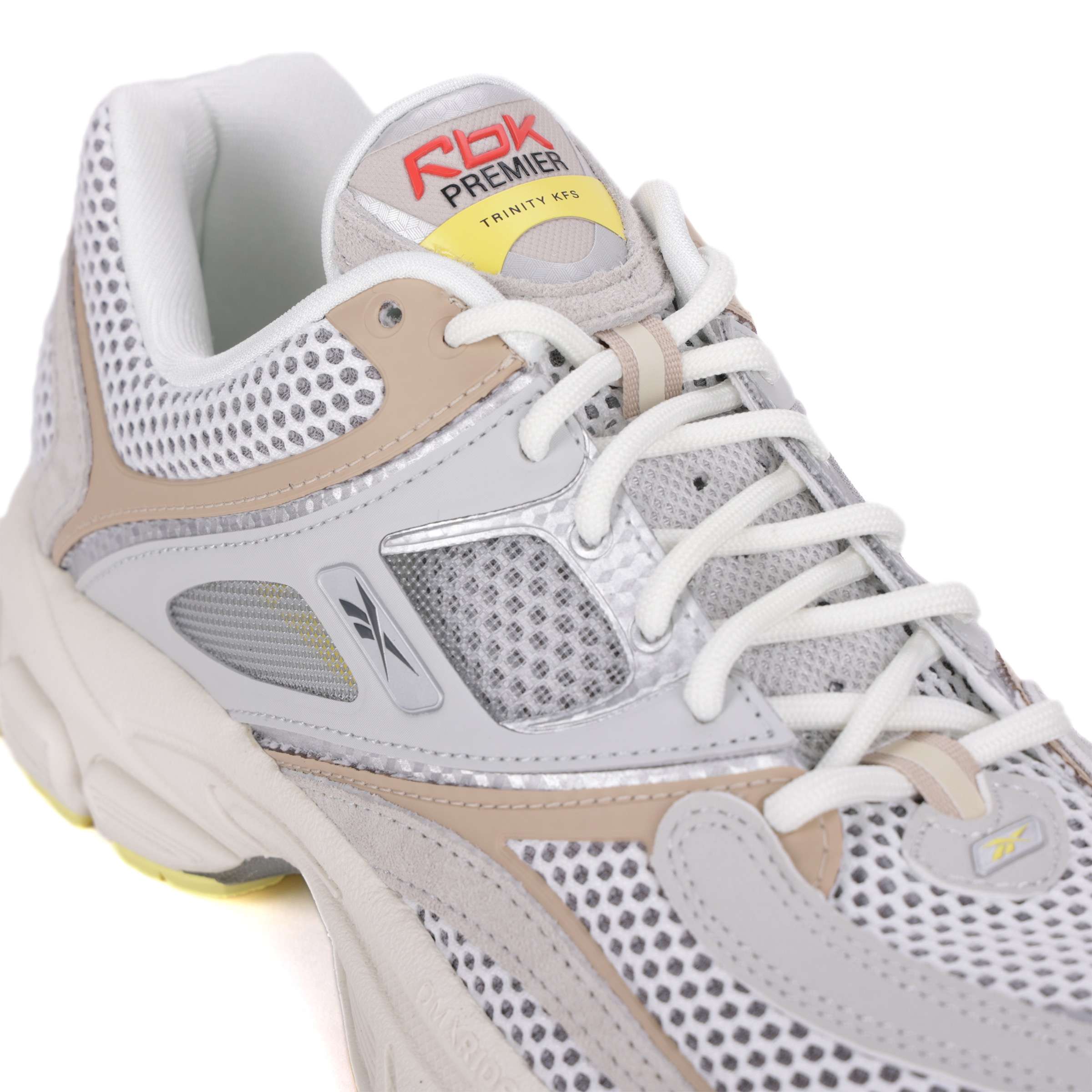 Los tenis Premier Trinity KFS incorporan un sistema de ajuste cinético que proporciona soporte y flexibilidad. image number 7