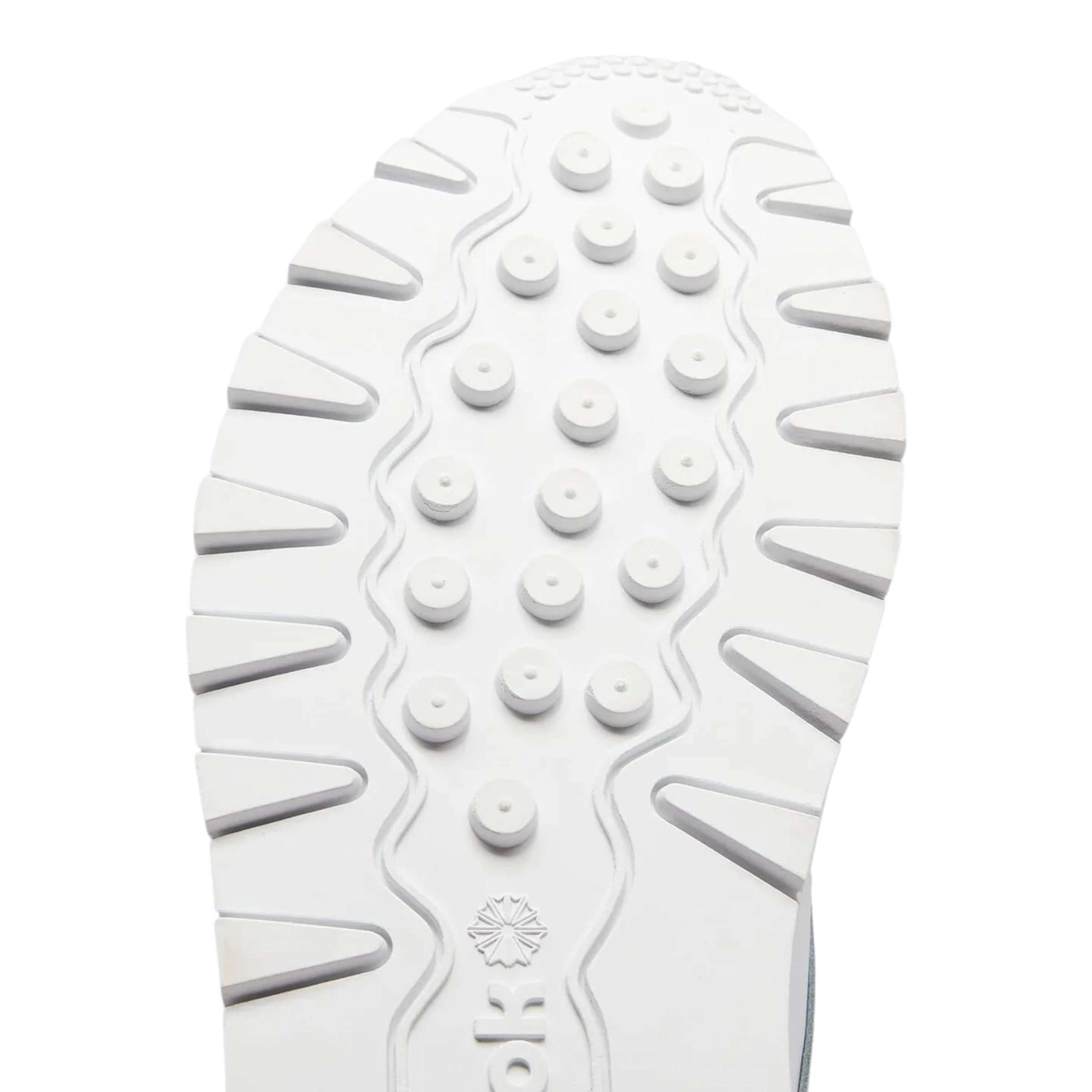 Un homenaje al estilo Reebok de principios del siglo XX. Estos tenis tienen un aire retro que combina a la perfección con tu vida moderna. image number 6