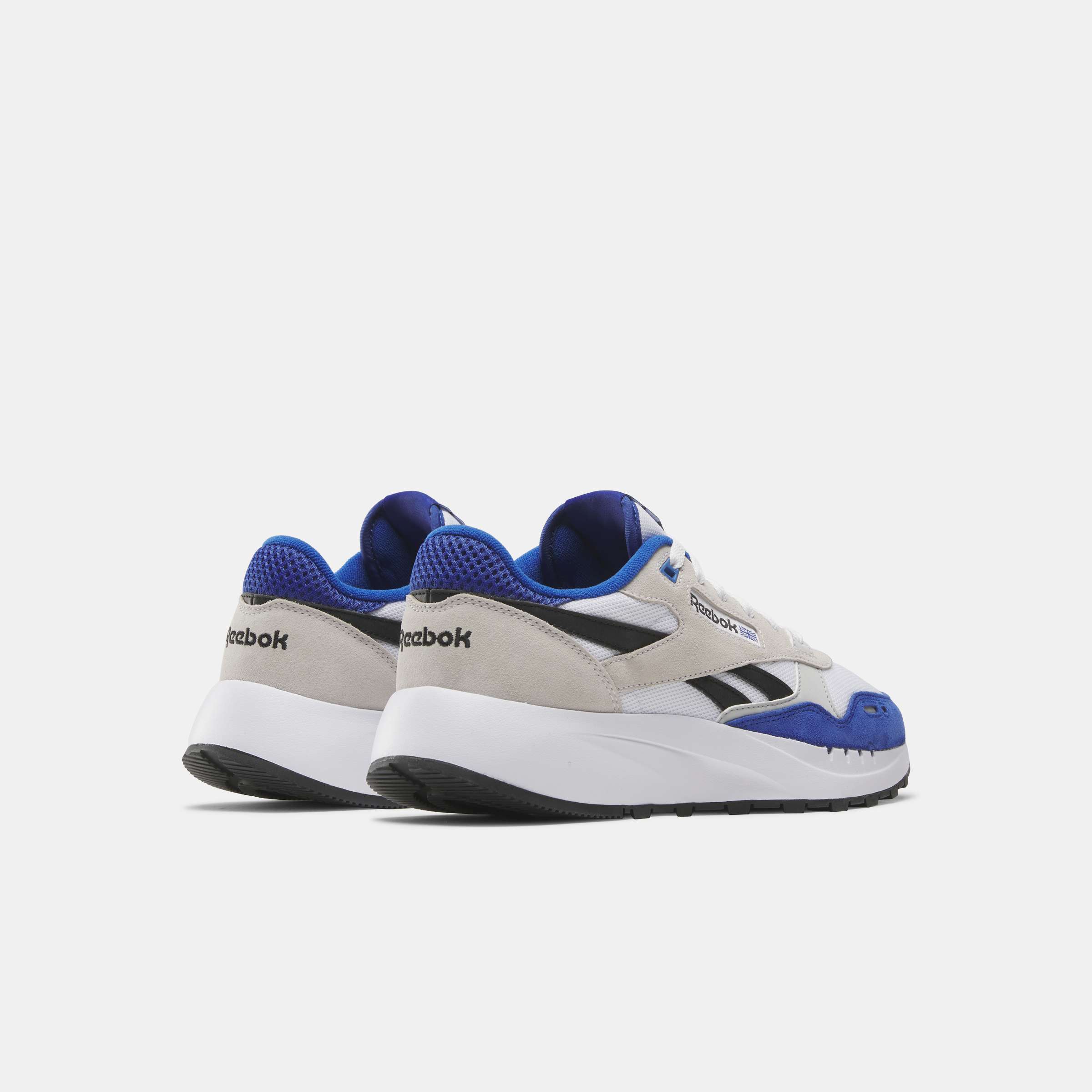 Tenis Classic Leather 2400