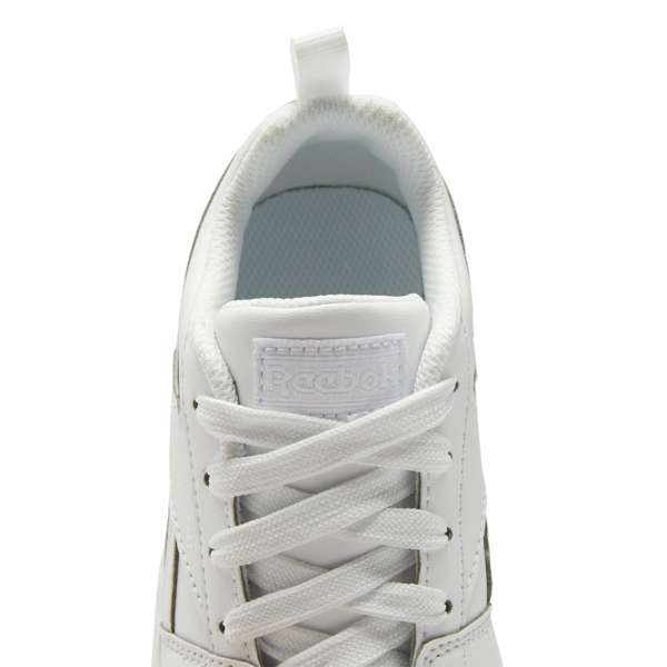 Estos tenis para niños mantienen su estilo en el patio de recreo, una silueta inspirada en la cancha. image number 4