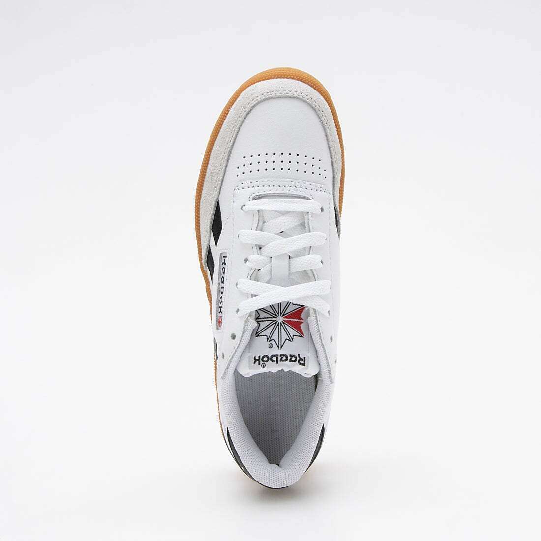 Tenis casuales inspirados en los años 80, con parte superior de cuero suave y rayas laterales de contraste. image number 8