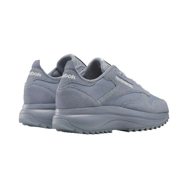 Completa tu look con los tenis Classic Leather SP, que ofrecen una plataforma para ganar altura extra y detalles llamativos. image number 1