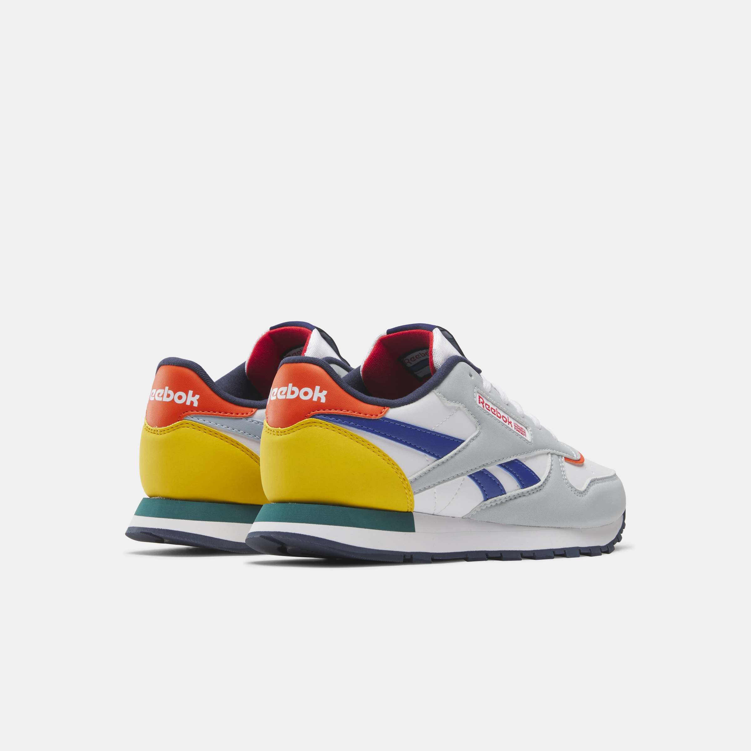 Un homenaje al estilo Reebok de principios del siglo XX. Estos tenis tienen un aire retro que combina a la perfección con tu vida moderna.