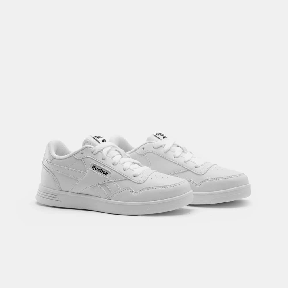 El estilo Reebok que te encanta en una silueta clásica de tenis vintage que se puede usar de manera elegante o informal. image number 2