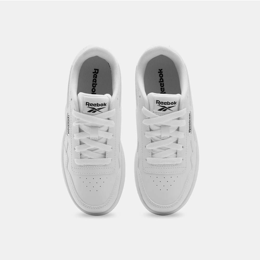 El estilo Reebok que te encanta en una silueta clásica de tenis vintage que se puede usar de manera elegante o informal. image number 3