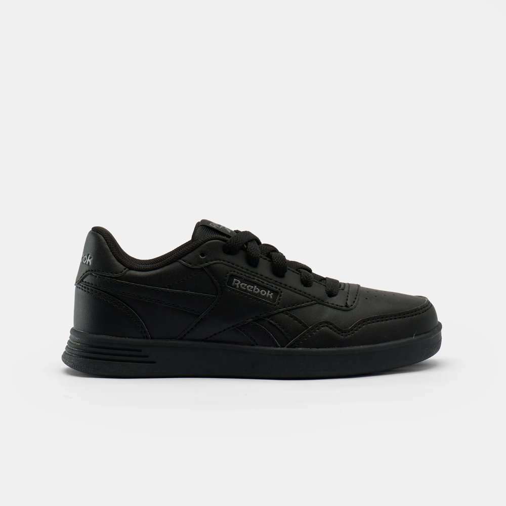El estilo Reebok que te encanta en una silueta clásica de tenis vintage que se puede usar de manera elegante o informal.