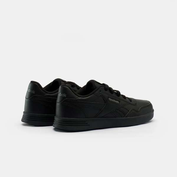 Tenis Court Advance El estilo Reebok que te encanta en una silueta clásica de tenis vintage que se puede usar de manera elegante o informal.