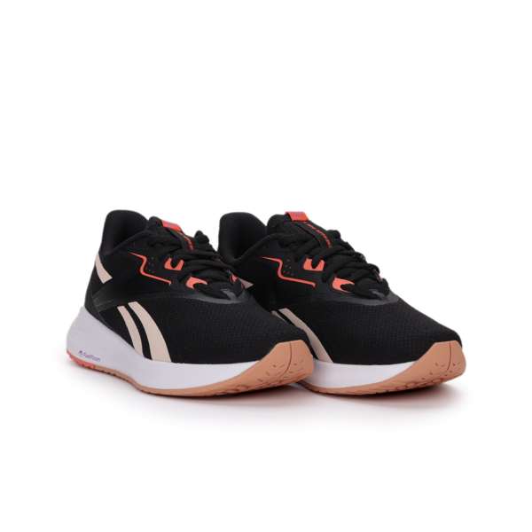Tenis Energen Run 3 Con al menos un 30 % de materiales reciclados, las Energen 3 han sido diseñadas para ofrecer una amortiguación ligera con capacidad de respuesta.