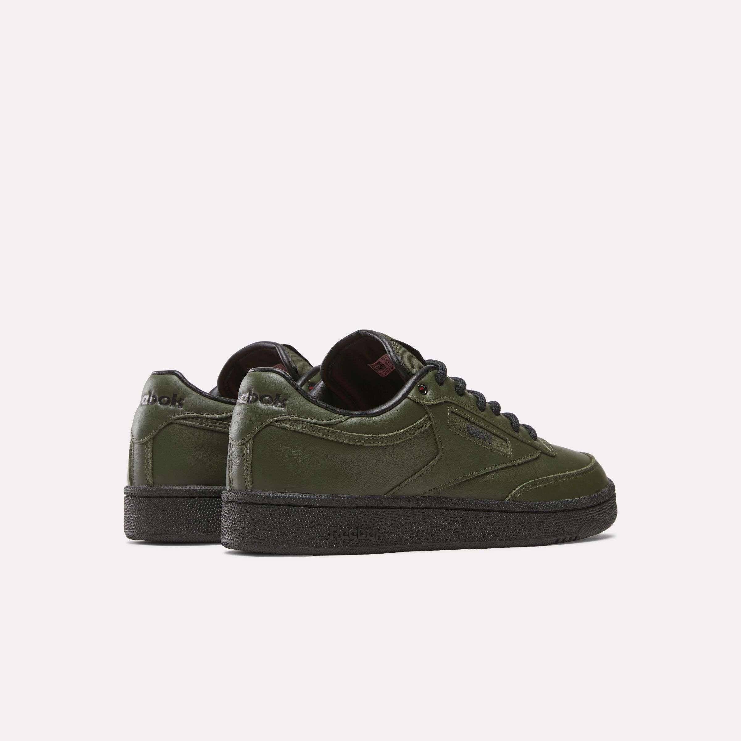 Un estilo sencillo significa que estos tenis de cuero flexible combinan con todo. Porque a veces no tienes que decir nada para hacer una declaración.