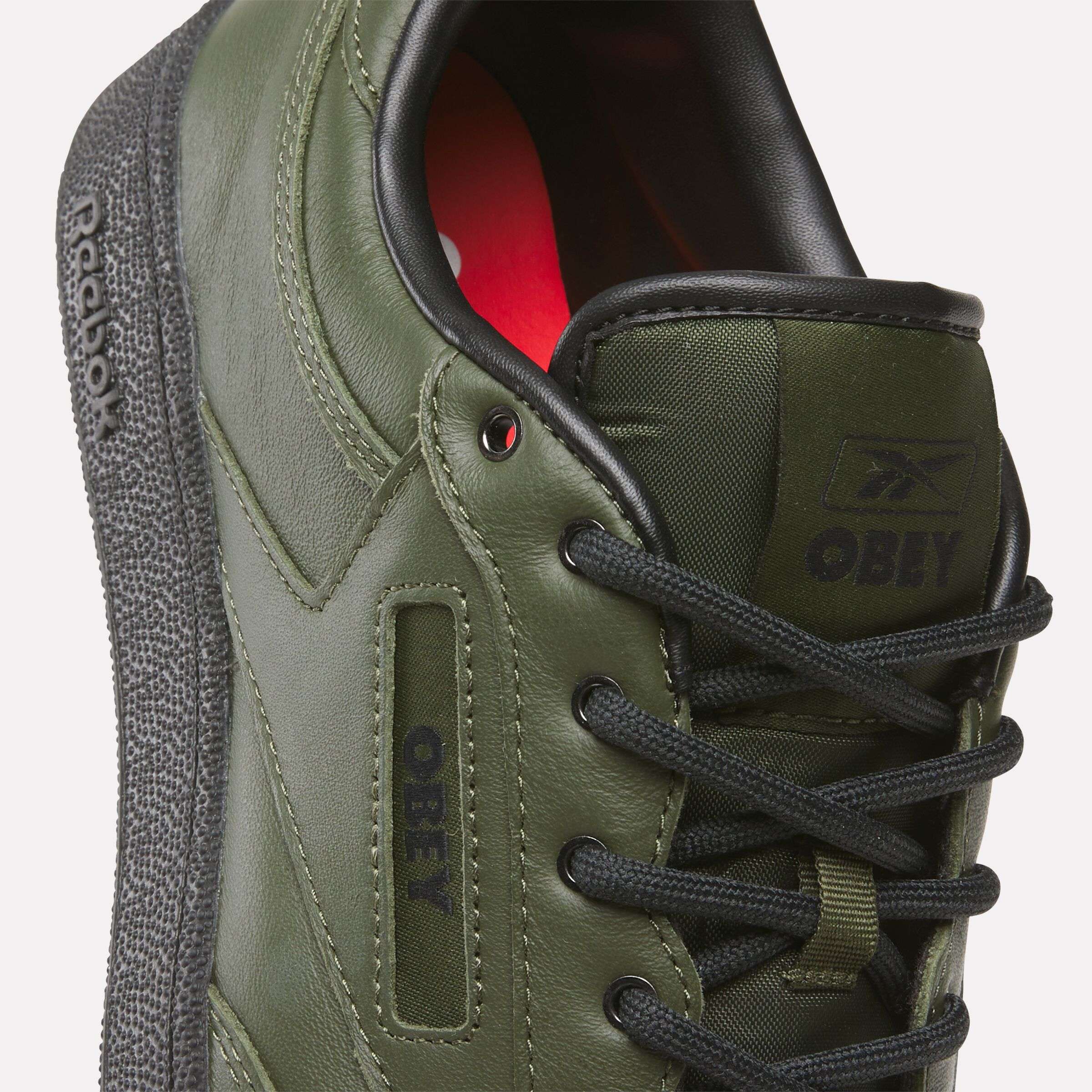 Un estilo sencillo significa que estos tenis de cuero flexible combinan con todo. Porque a veces no tienes que decir nada para hacer una declaración. image number 3