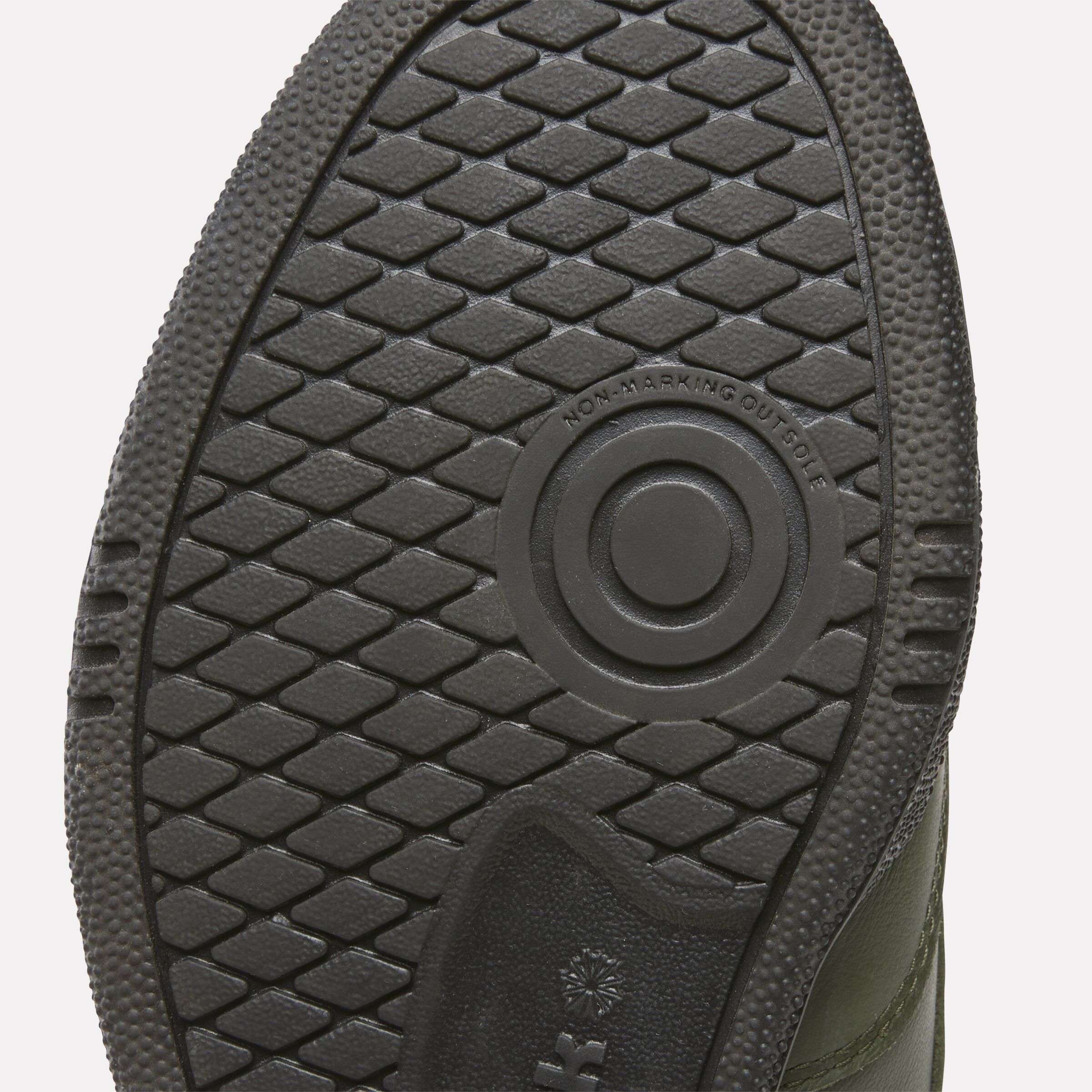 Un estilo sencillo significa que estos tenis de cuero flexible combinan con todo. Porque a veces no tienes que decir nada para hacer una declaración. image number 4