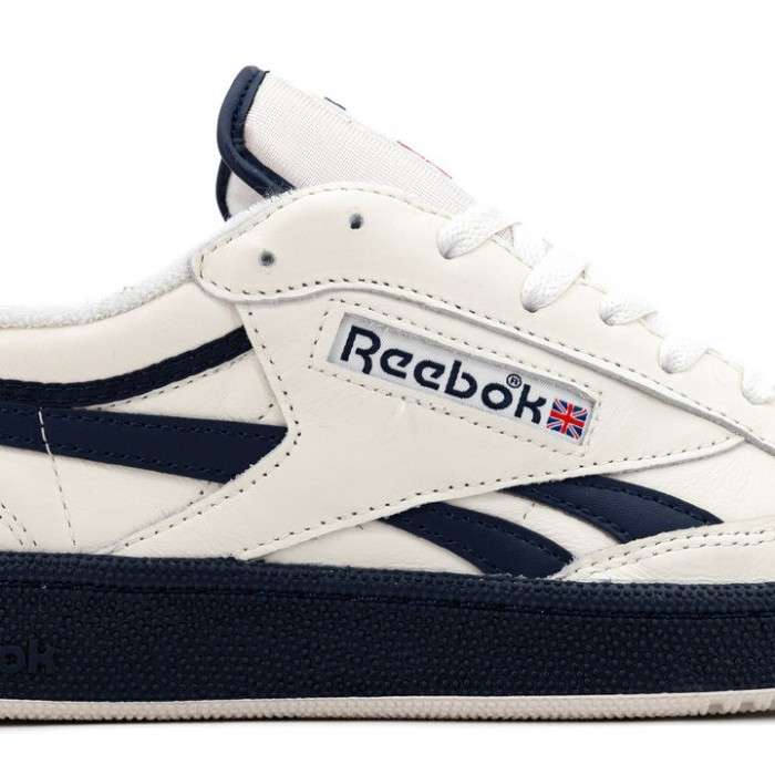 Tenis casuales inspirados en los años 80, con parte superior de cuero suave y rayas laterales de contraste. image number 5